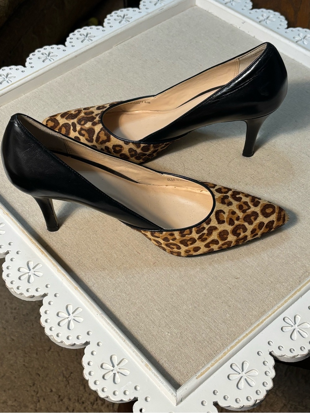 Cole Haan Kyle  Leather Pump. Pointy toe, 3 inch heels . Like New . size 8 1/2